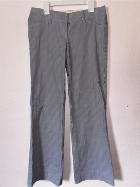 Womanโs Y2K Low Rise Black and White Pinstriped Wide Leg Pants, Size M